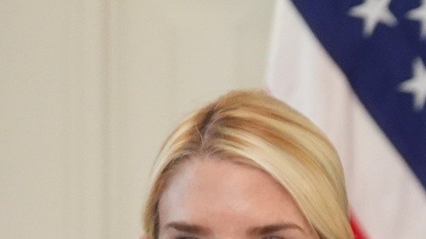 Pam Bondi utilizó su autoridad para restringir gravemente el acceso de las personas inmigrantes a los distintos recursos.