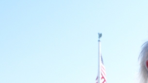 Personas a favor y en contra de la ciudadanía por nacimiento asistieron a la Corte Suprema.