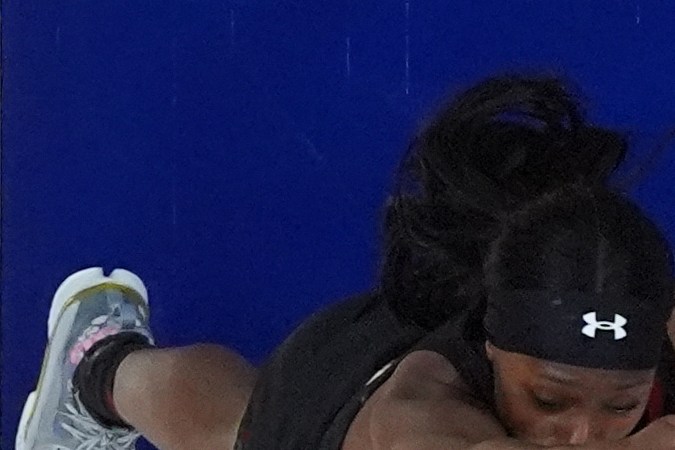 La mexicoamericana Gabriela Jáquez apareció por todos lados en el juego más importante de la historia del equipo femenino de baloncesto de UCLA. Las Bruins son campeonas nacionales.