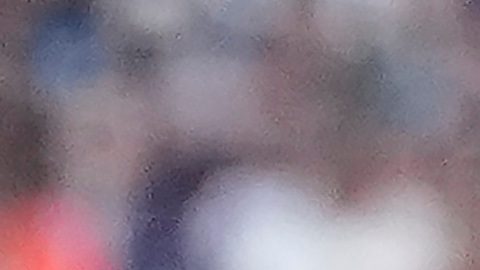 Shohei Ohtani lanza durante el juego contra Giants