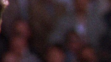 Gheorghe Hagi (i), durante su etapa como futbolista, disputa un balón con Carlos Valderrama.