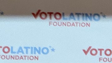 Carlos Eduardo Espina, influencer galardonado por Voto Latino