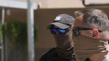 Operativo de detención de inmigrantes a cargo de personal de ICE