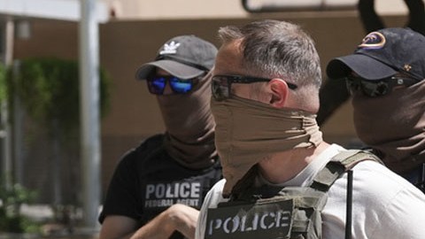 Operativo de detención de inmigrantes a cargo de personal de ICE