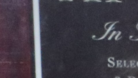 Sophie, sobrina de José Anaya, enjuga sus lágrimas y es consolada por su padre, Michael Quiroz.