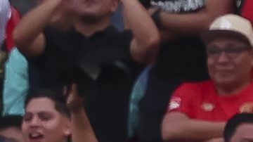 Jugadores de Querétaro celebran el gol que les dio la victoria sobre los Diablos Rojos.