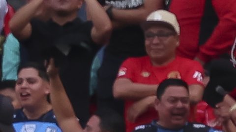 Jugadores de Querétaro celebran el gol que les dio la victoria sobre los Diablos Rojos.