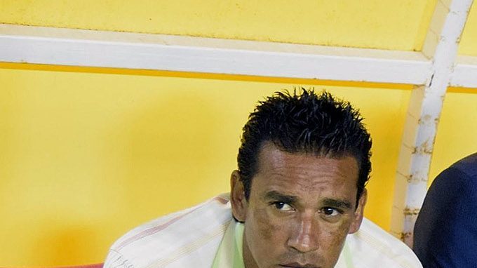 Los Mochis, Sinaloa, 23 de febrero de 2016. Enrique Alfaro Auxiliar Tcnico y Hernan Cristante Director Tecnico de Coras, durante el partido de la jornada 5 del torneo Clausura 2016 de la Copa Corona MX, entre los Murcilagos y Coras de Tepic, celebrado en el estadio Centenario. Foto: Imago7/Marcos Castro