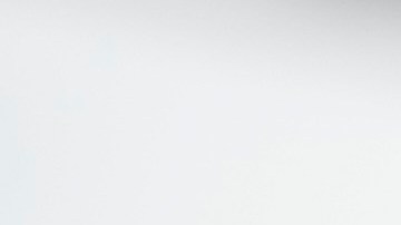 Un fan de Michael Jackson posa para los fotógrafos a su llegada al evento mundial para fans y al estreno de la película 'Michael' en Berlín