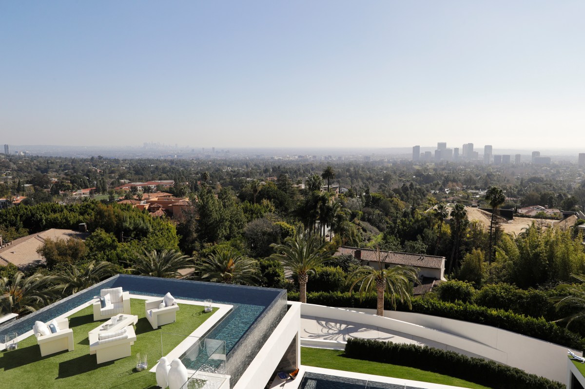 La mansión de Bel-Air que podría romper récords: 400 millones de dólares por 39 dormitorios
