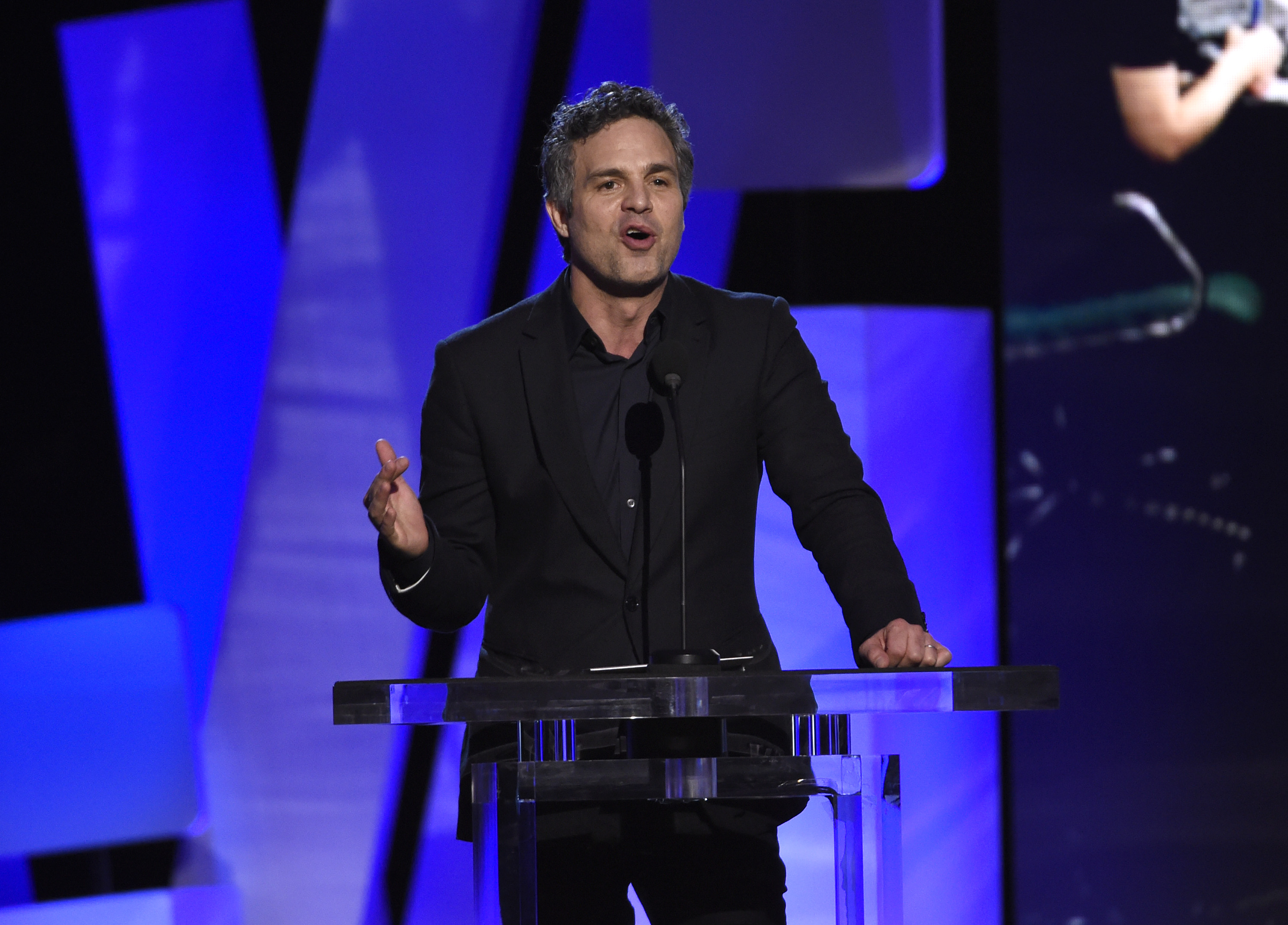Mark Ruffalo alerta sobre las consecuencias de la fusión entre ...