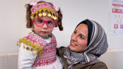 La conmovedora historia de la madre palestina que se reencontró con su hija evacuada de Gaza después de 2 años