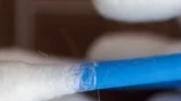 Utilizar hisopos para limpiar los oídos no es lo más recomendable