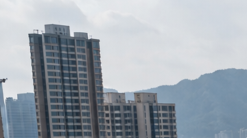 Domo inflable gigante cubriendo una obra en China para contener polvo y reducir la contaminación en la construcción