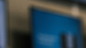 Imagen de una tienda donde se decide cuál Motorola conviene comprar