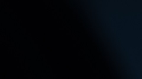 Soñar que se está expuesto en público sin prenda alguna puede ser inquietante.