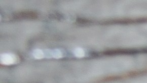 Para aplicar el truco en las paredes de tu casa solo necesitas papel de aluminio, cinta adhesiva y unas tijeras.
