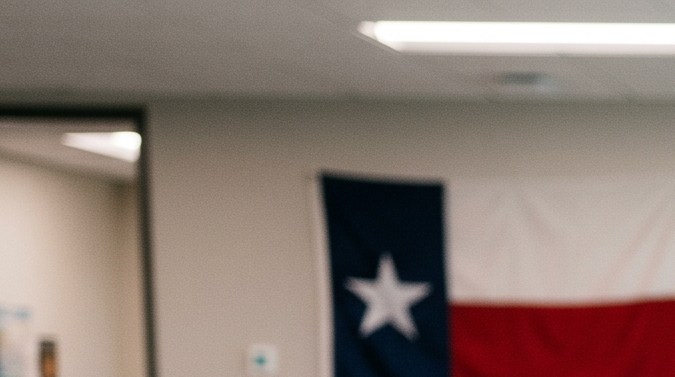 Empleada público trabajando en una oficina gubernamental de Texas