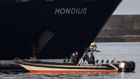 Comienza en Tenerife la operación para evacuar el crucero afectado por el hantavirus