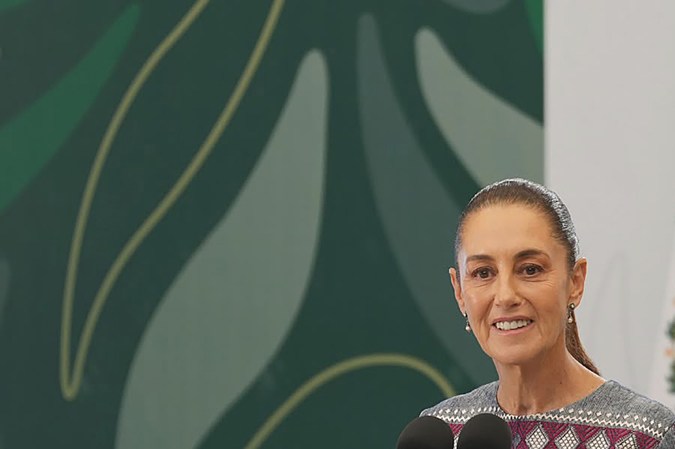 Sheinbaum advierte que “ninguna potencia extranjera” va a decir “cómo nos gobernamos”