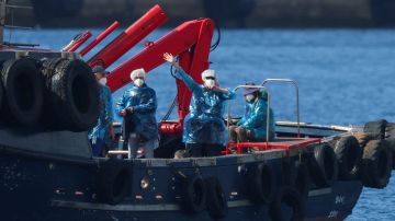 En imágenes: la evacuación de los pasajeros del crucero afectado por el hantavirus en España