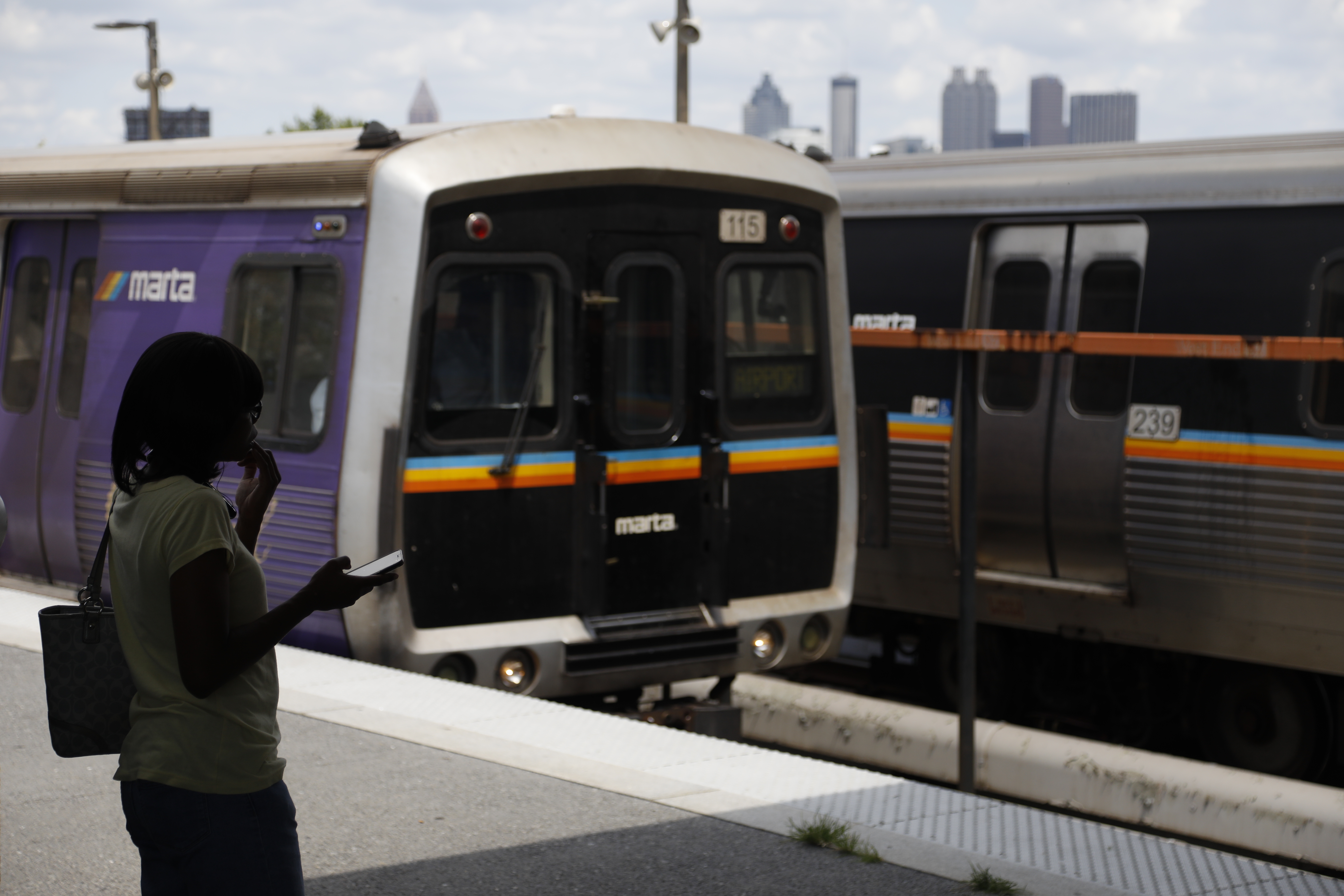 Mujer murió apuñalada en un tren de Atlanta en pleno mediodía; sospechoso fue arrestado