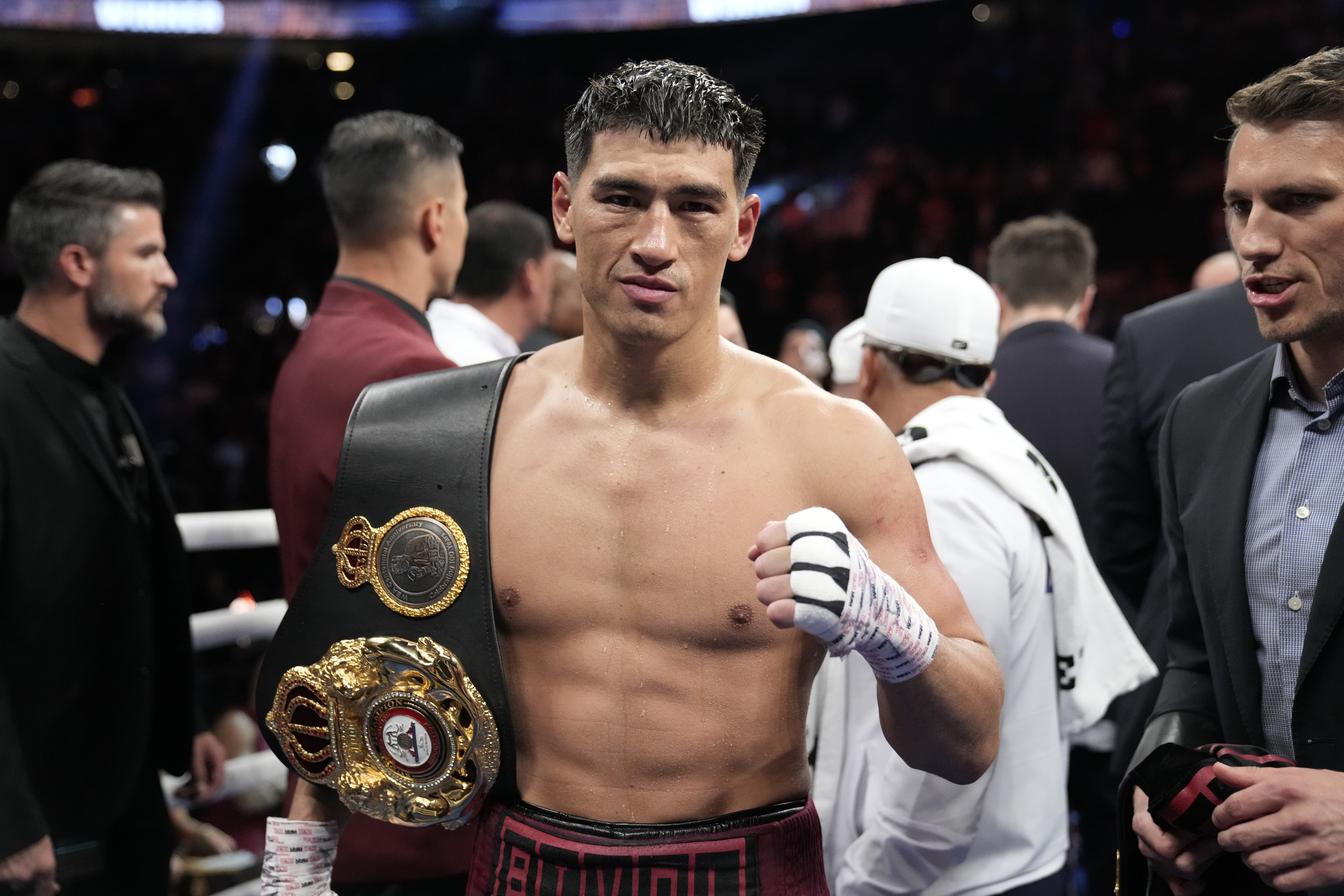 Dmitry Bivol volvió como una aplanadora y abre las puertas a fuertes combates