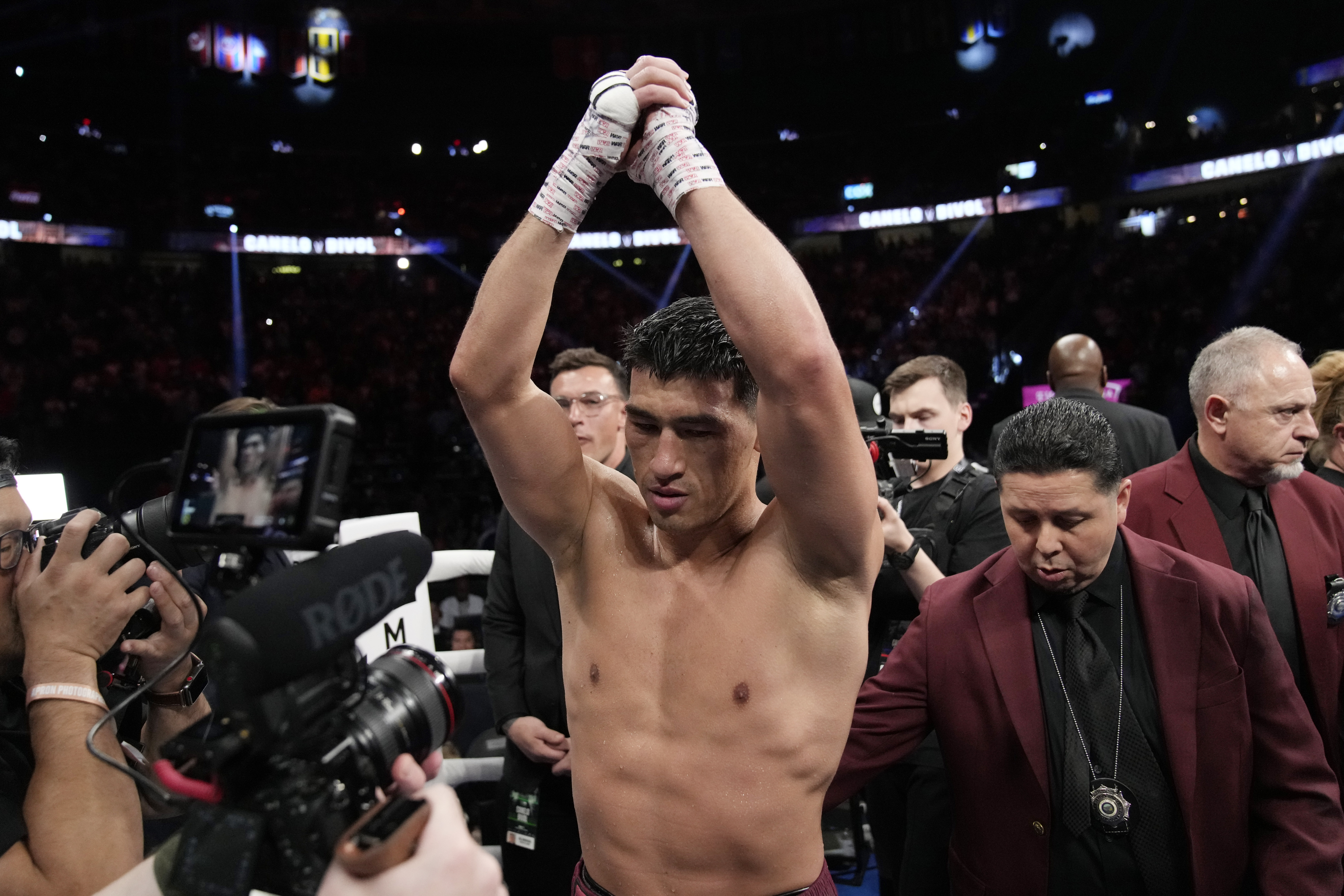 Dmitry Bivol tiene un panorama claro en el que destaca David Benavídez