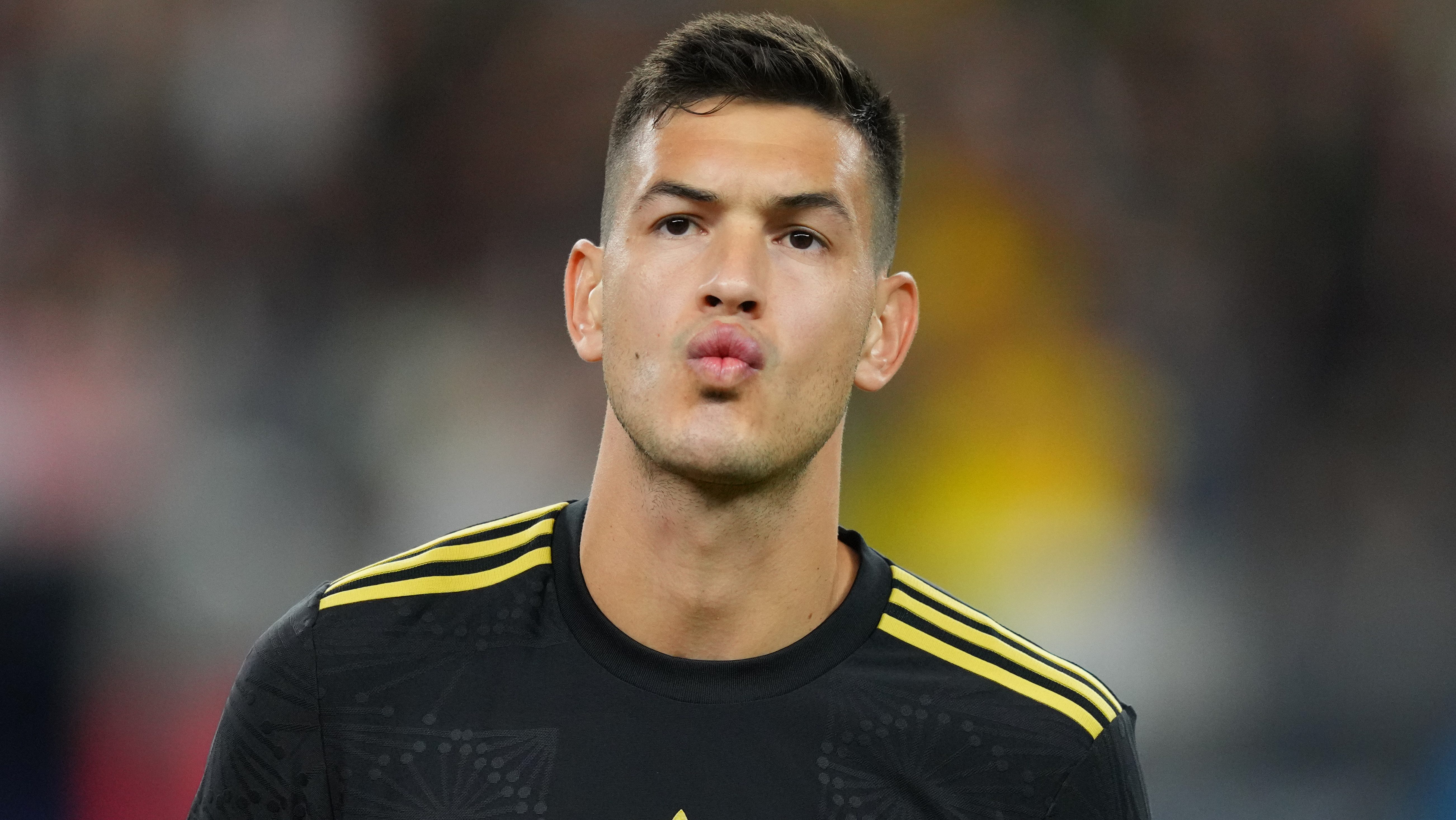 La selección de México prende sus alarmas con lesión de César Montes