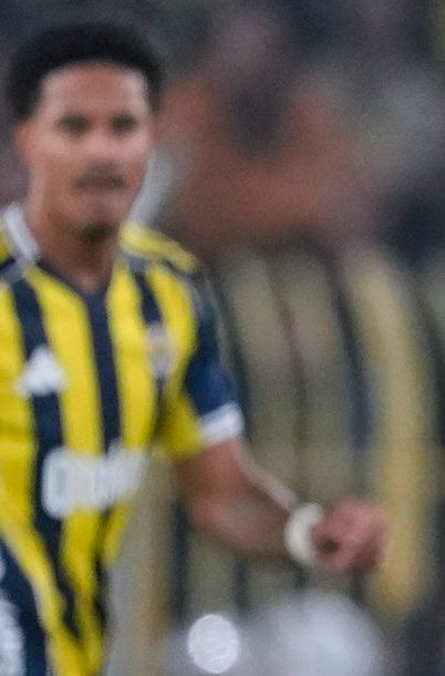 Galatasaray's Victor Osimhen, right, tussles for the ball with Fenerbahce's Edson Alvarez during a Turkish Super Lig soccer match between Fenerbahce and Galatasaray, in Istanbul, Turkey, Monday, Dec. 1, 2025. (AP Photo/Khalil Hamra)