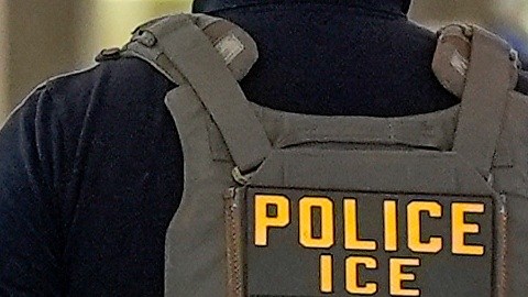 ICE mantiene operaciones contra cualquier indocumentado.