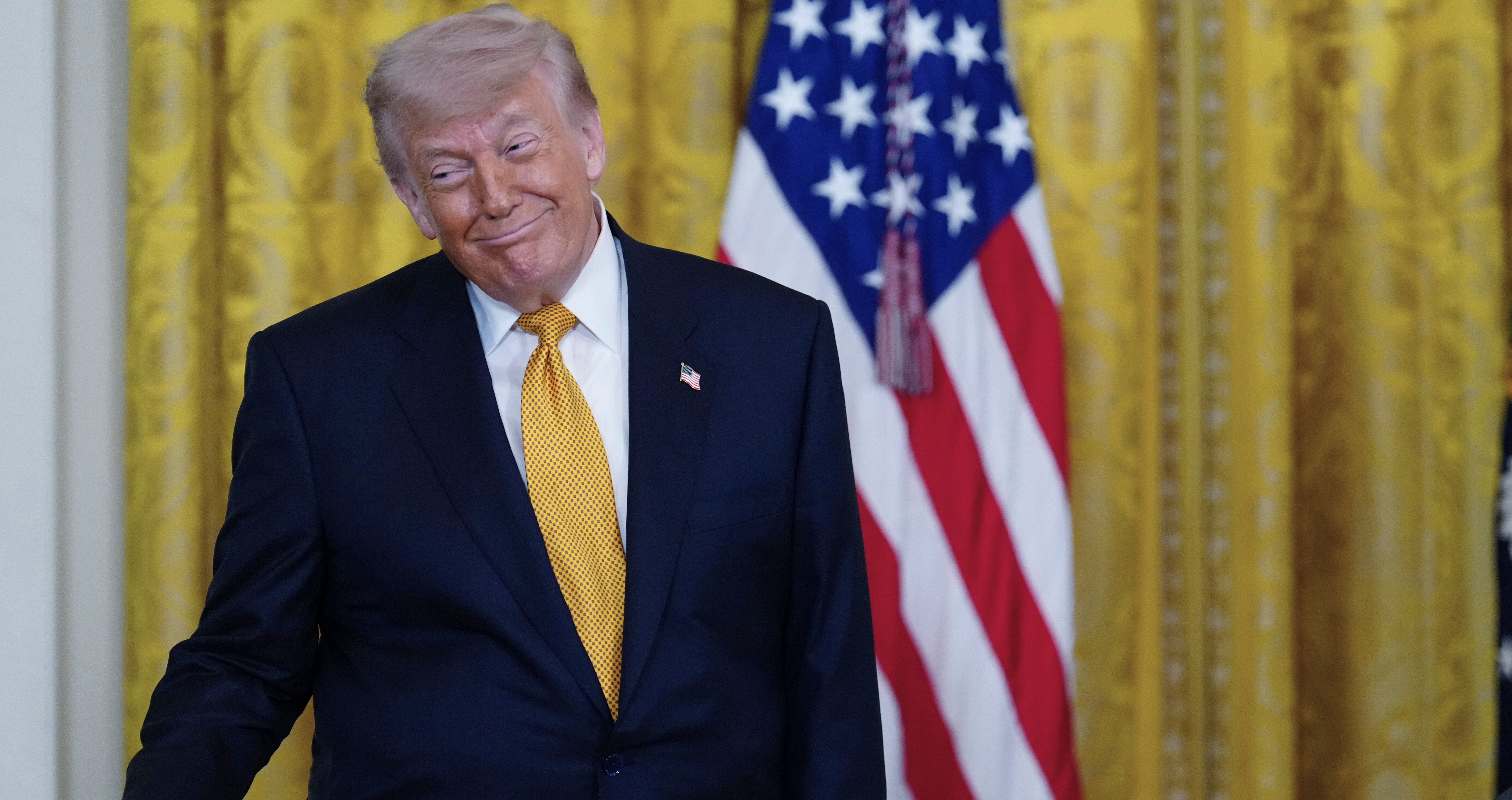 Trump publica imagen creada con IA donde muestra a Joe Biden dormido y a su hijo Hunter consumiendo drogas