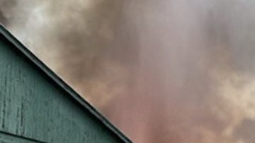 Una explosión ocurrida en un aserradero de Searsmont, Maine, dejó un saldo de un bombero muerto y al menos 10 personas heridas, varias de ellas en condición crítica.