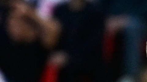 Willian Pacho despeja un balón durante la final contra Arsenal.