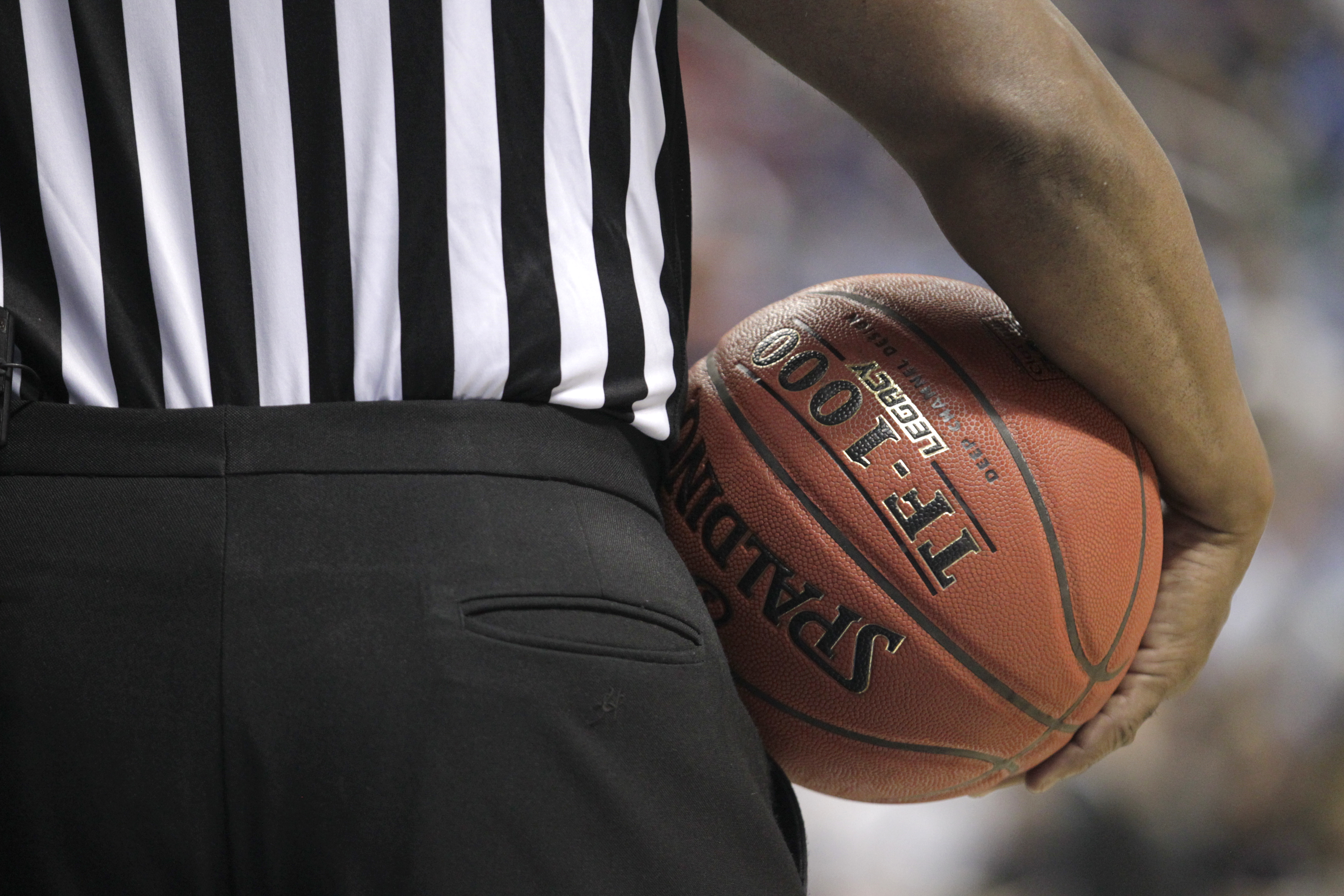 Árbitro de la liga dominicana de baloncesto sufrió ACV en pleno juego