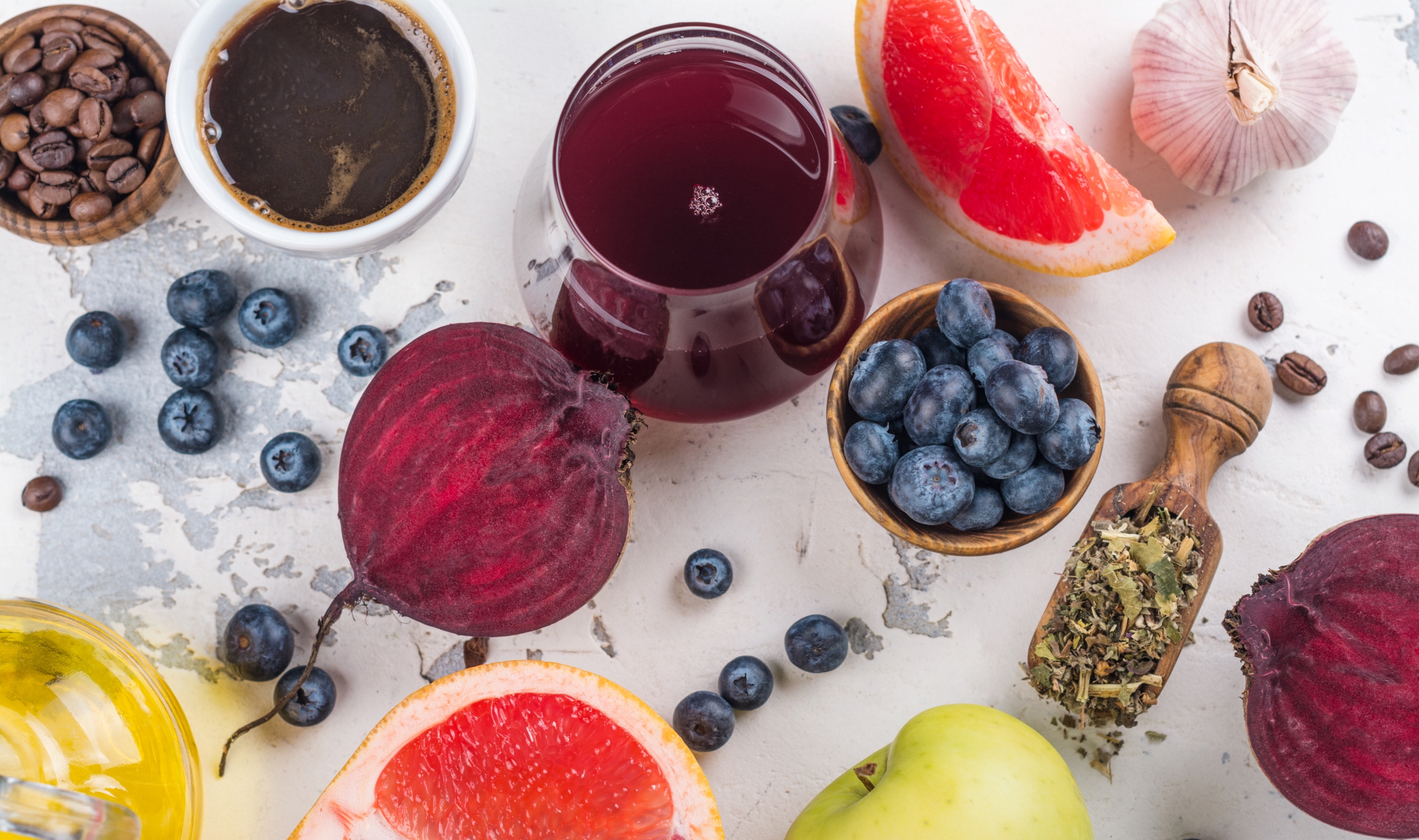 Bebidas que la ciencia avala para proteger tu hígado del exceso de grasa