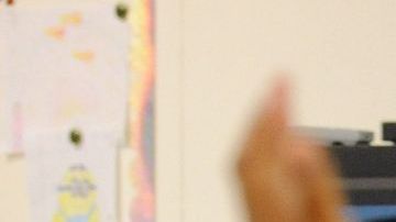 Docentes en EE.UU. reportan agotamiento laboral y poca orientación sobre inteligencia artificial.