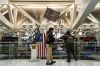 El DHS analiza usar operaciones aeroportuarias como presión contra ciudades santuario en EE.UU.