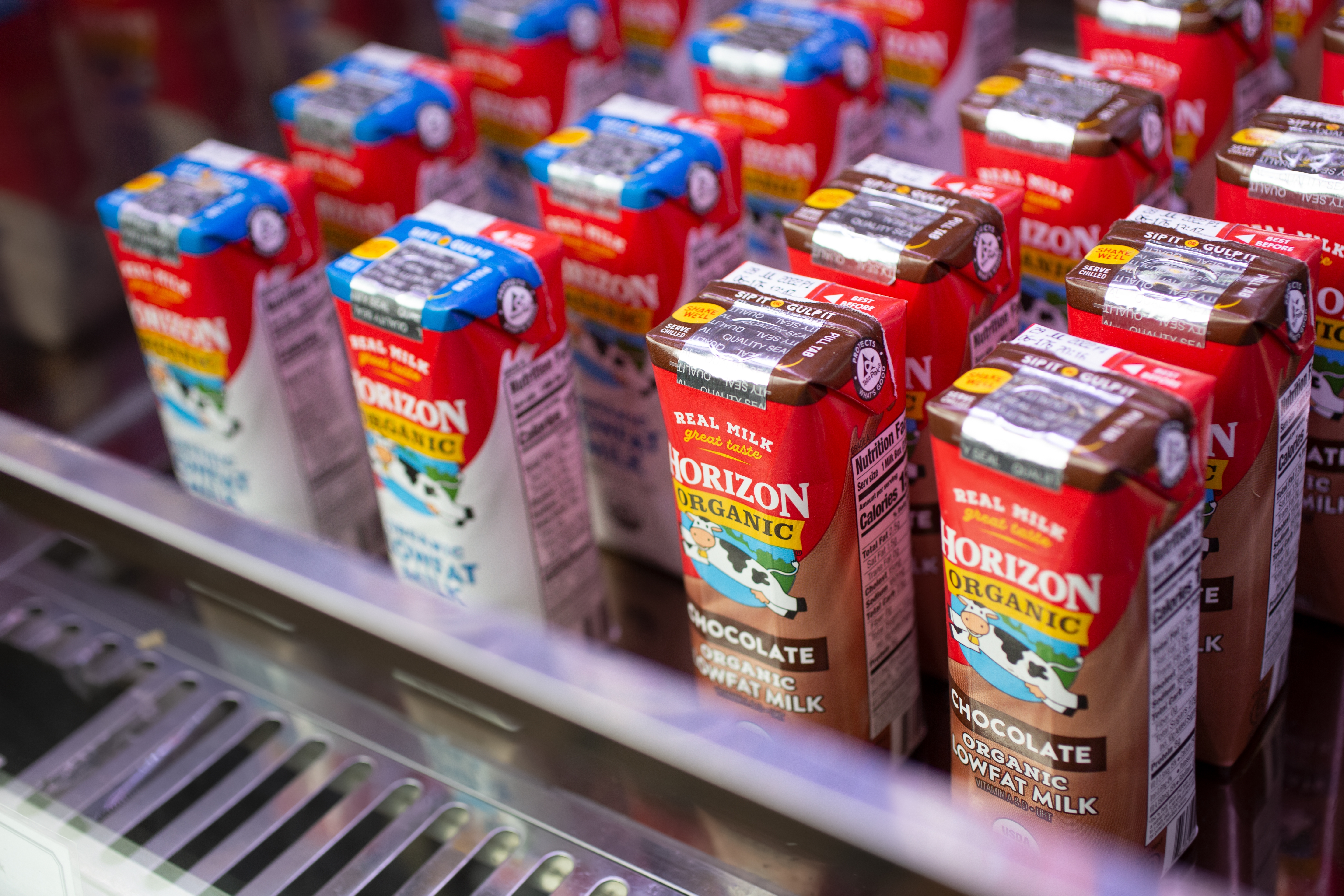 FDA anuncia el retiro de cajas de leche con chocolate debido a un problema en el envase