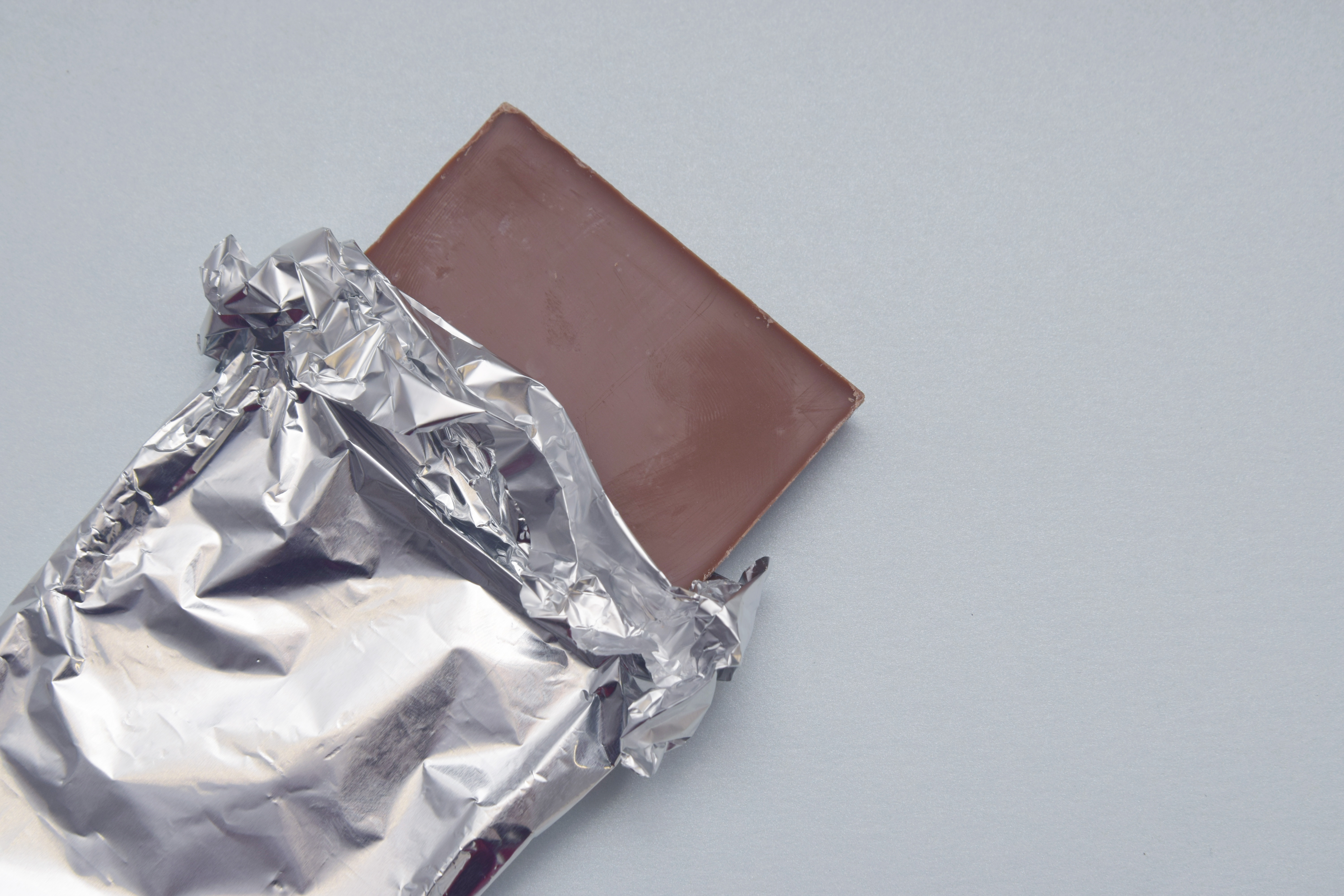 FDA anuncia el retiro voluntario de barras de chocolate debido a contaminación por salmonela