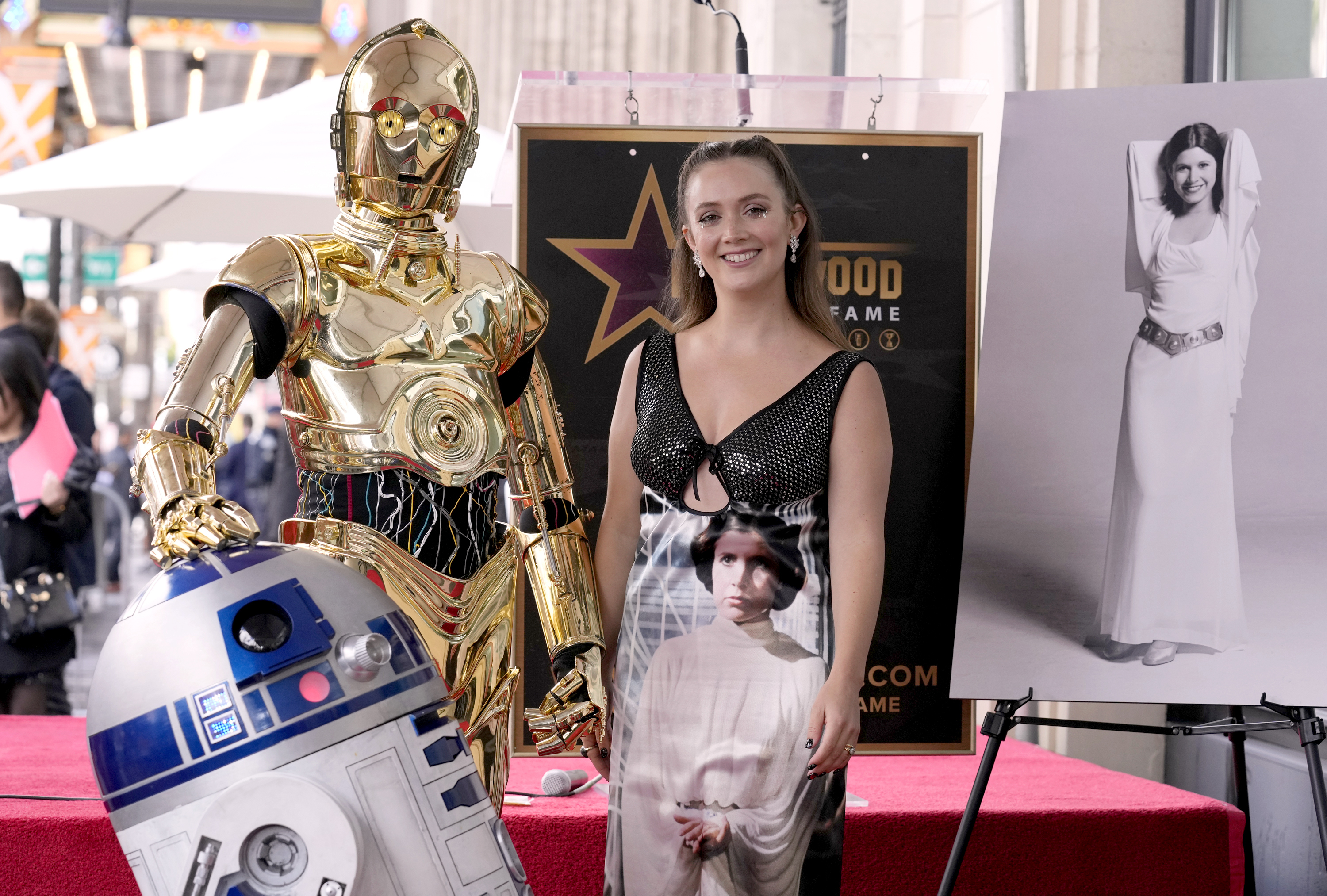 Billie Lourd celebra el Día de Star Wars recordando a su madre Carrie Fisher