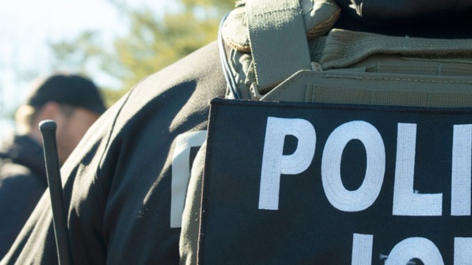 Agente del Servicio de Control de Inmigración y Aduanas