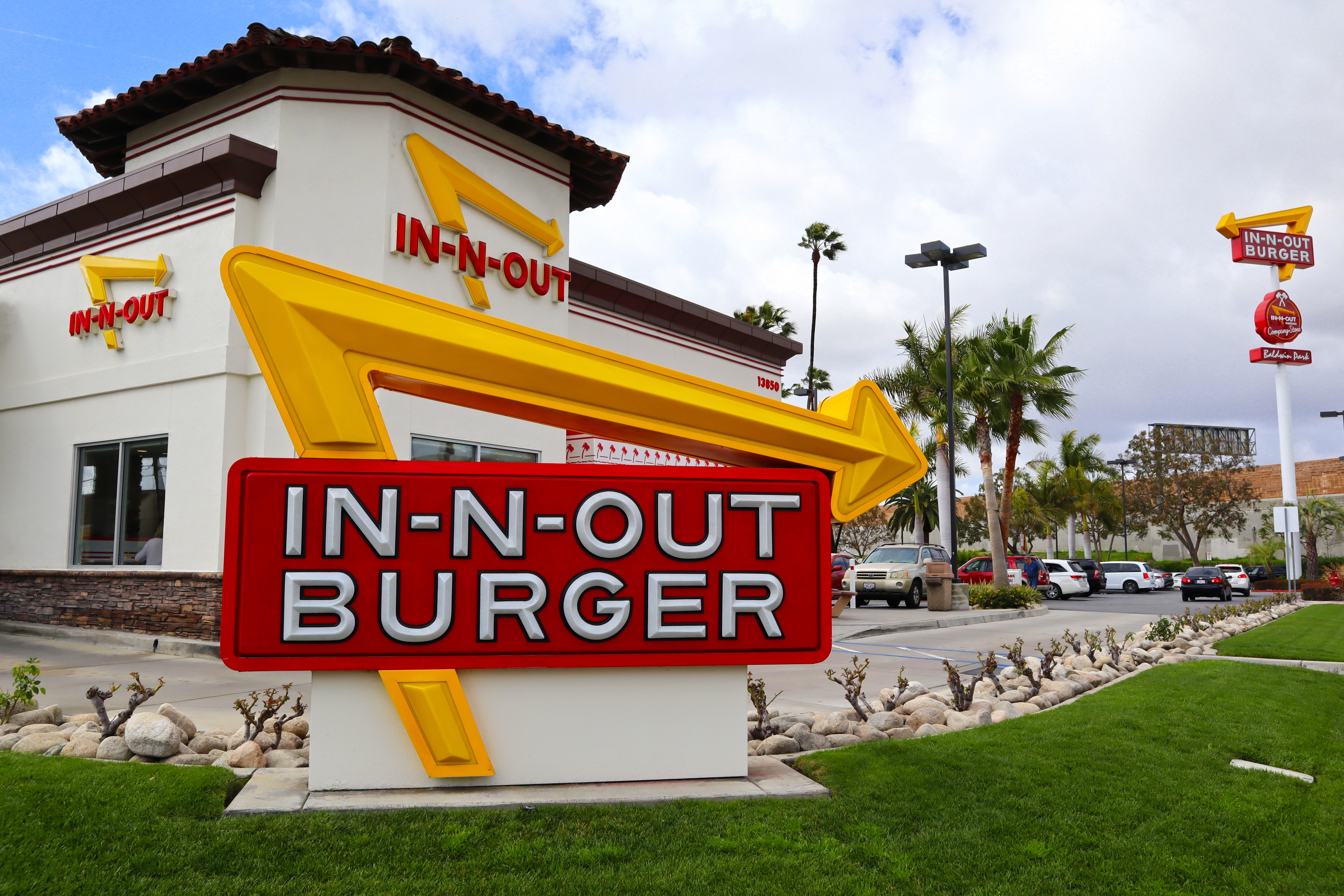 Famoso restaurante de hamburguesas en California planea abrir nuevos locales en 6 estados