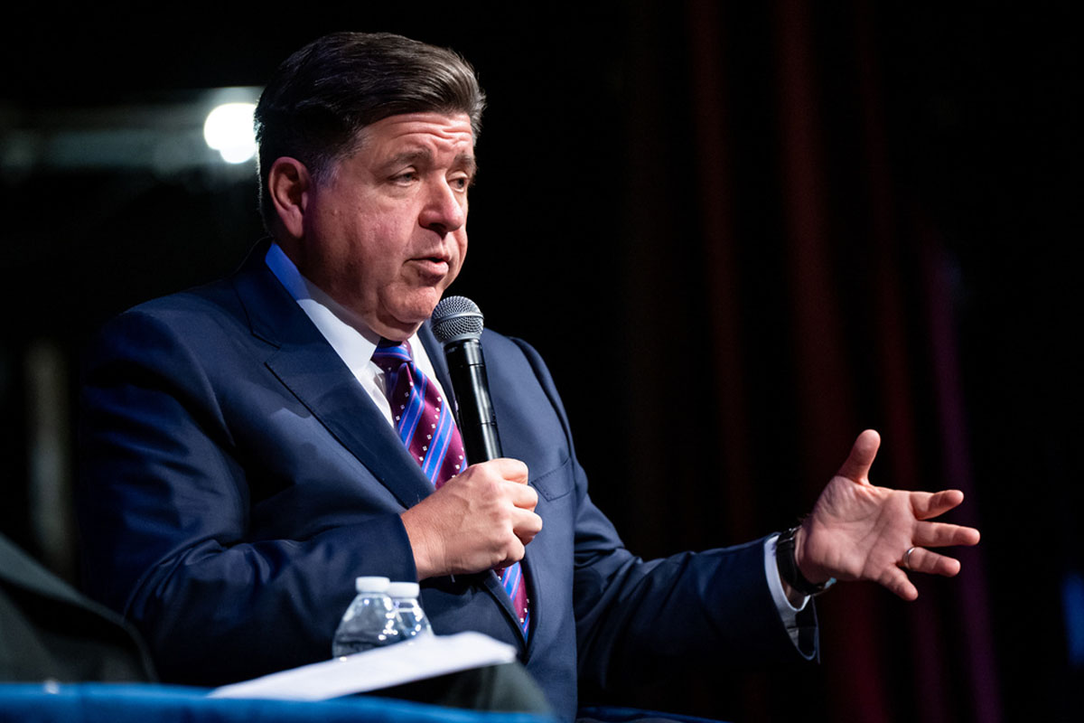 Gobernador de Illinois culpa a Donald Trump de permitir la “violencia política” en EE.UU.
