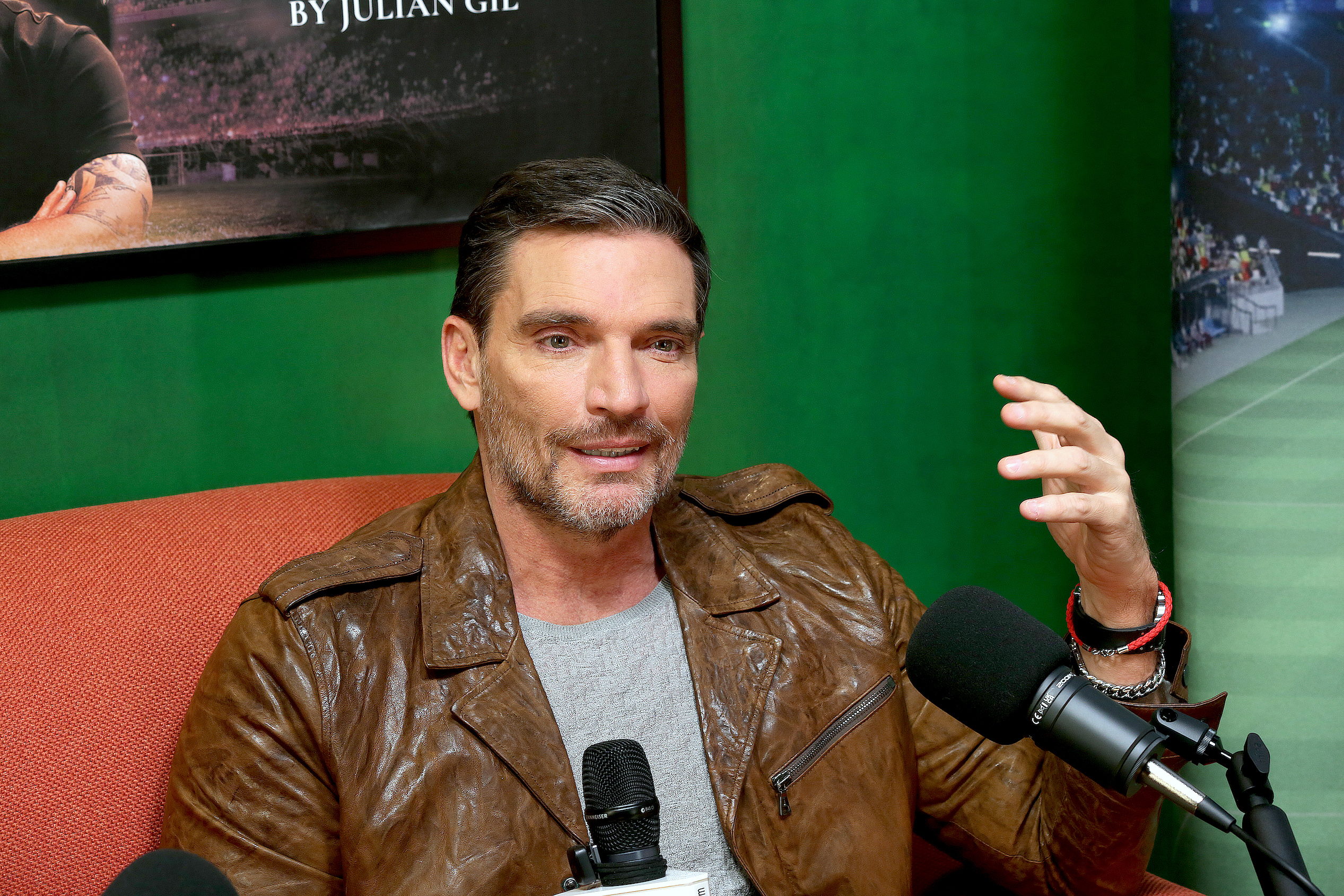 Julián Gil habla de fotos con AI