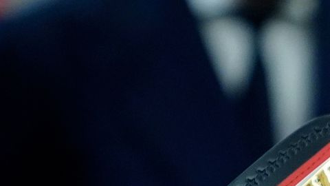 La compra de acciones de la empresa matriz de UFC generó críticas por posibles conflictos de interés.