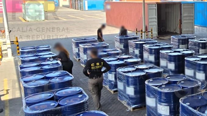 México incauta más de 54,000 litros de sustancias químicas presuntamente destinadas a fabricar drogas sintéticas