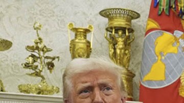 Donald Trump durante una reunión donde participaron Susie Wiles y J.D. Vance