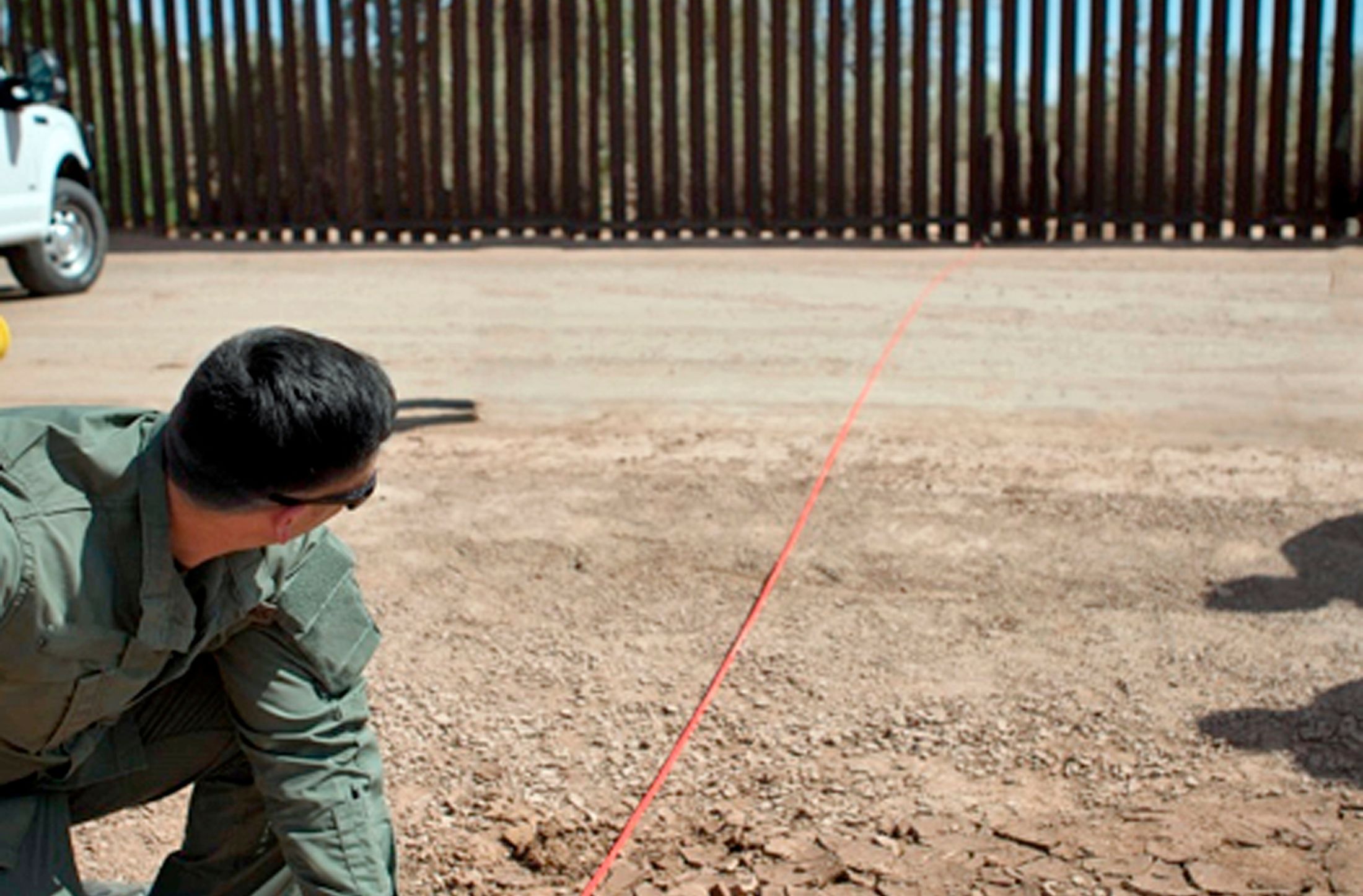 Trump destaca un año sin liberaciones migratorias en frontera con México.
