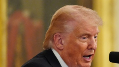 Donald Trump criticia de nuevo al papa León XIV.